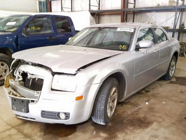 2C3KA53G27H854882 - 2007 CHRYSLER 300 TOURIN SILVER photo 2