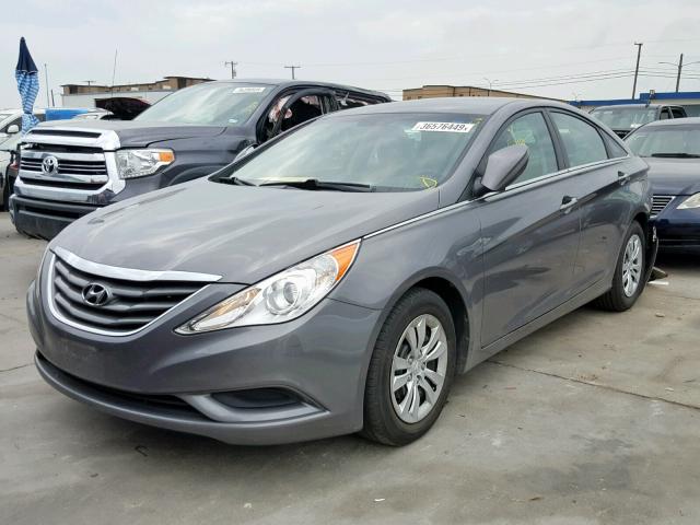 5NPEB4AC9BH288879 - 2011 HYUNDAI SONATA GLS GRAY photo 2