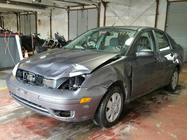 1FAFP34N87W239208 - 2007 FORD FOCUS ZX4 GRAY photo 2