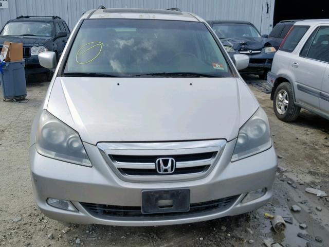 5FNRL38857B040810 - 2007 HONDA ODYSSEY TO SILVER photo 9