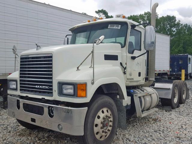 1M1AN07Y1DM014621 - 2013 MACK 600 CHU600 WHITE photo 2