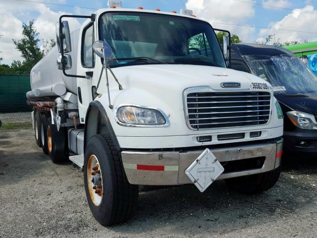 1FVMCYDA44HM91677 - 2004 FREIGHTLINER M2 106 MED WHITE photo 1