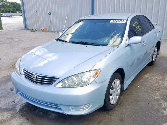 4T1BE32K25U524644 - 2005 TOYOTA CAMRY LE BLUE photo 2