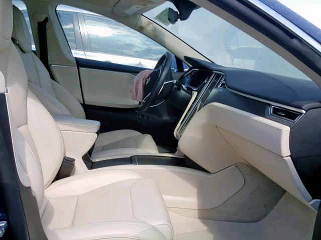 5YJSA1E25HF232192 - 2017 TESLA MODEL S أزرق صورة 5