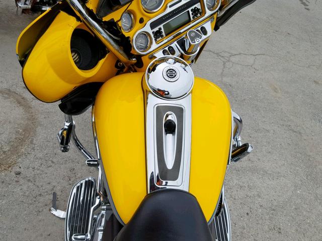 1HD1PR815CB960794 - 2012 HARLEY-DAVIDSON FLHTCUSE7 YELLOW photo 5