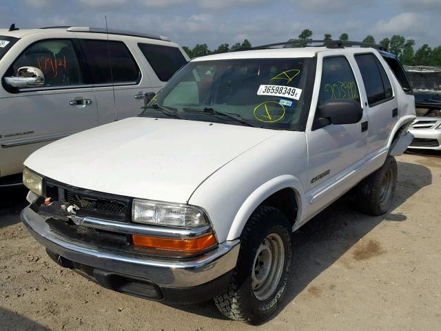 1GNCS13W02K180382 - 2002 CHEVROLET BLAZER WHITE photo 2