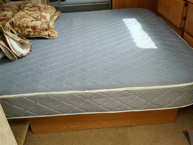 4YDF300236D520288 - 2006 KEYSTONE MONTANA WHITE photo 9