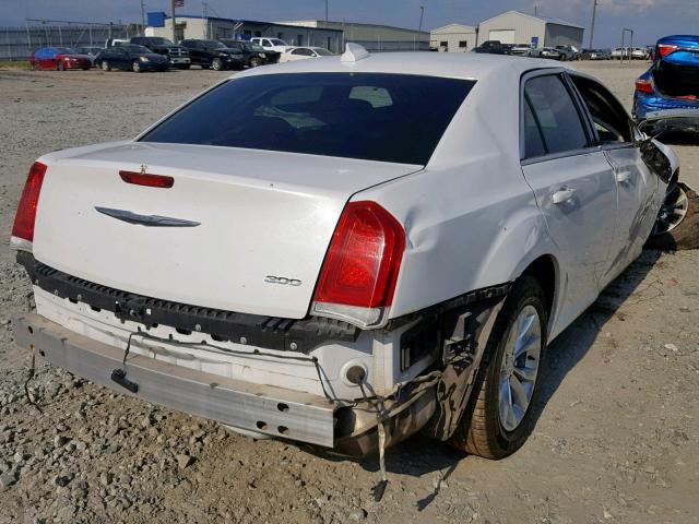 2C3CCAAGXFH796478 - 2015 CHRYSLER 300 LIMITE WHITE photo 4