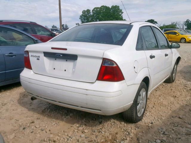 1FAHP34NX7W202721 - 2007 FORD FOCUS ZX4 WHITE photo 4