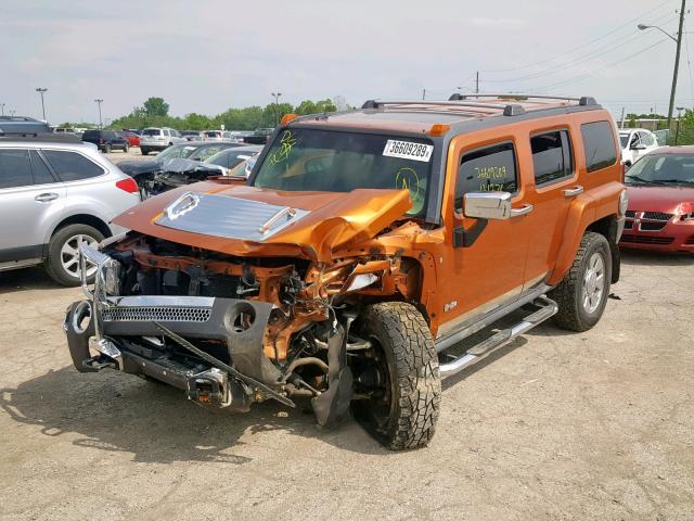 5GTDN13E178221997 - 2007 HUMMER H3 ORANGE photo 2