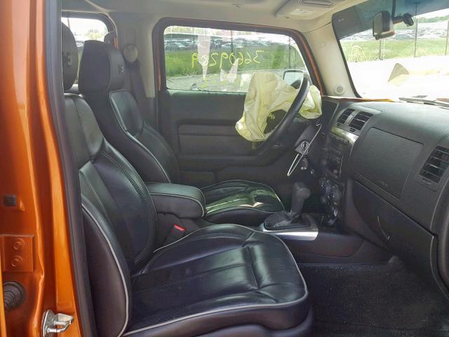 5GTDN13E178221997 - 2007 HUMMER H3 ORANGE photo 5