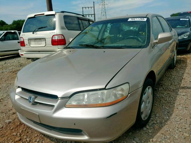 1HGCG5645YA146806 - 2000 HONDA ACCORD LX BEIGE photo 2