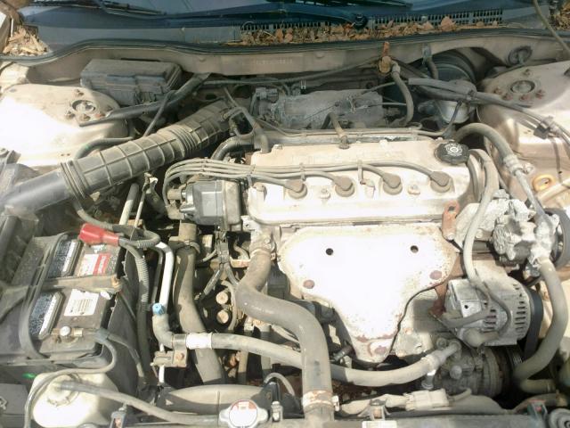 1HGCG5645YA146806 - 2000 HONDA ACCORD LX BEIGE photo 7