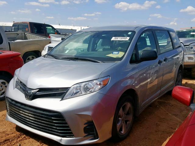 5TDZZ3DC7JS938000 - 2018 TOYOTA SIENNA L SILVER photo 2