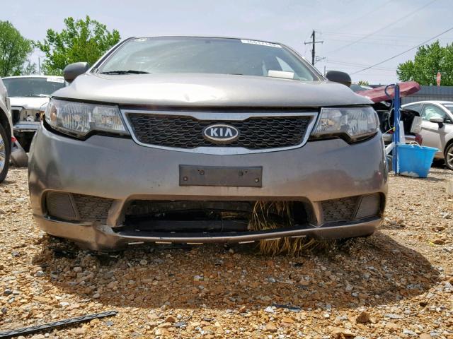 KNAFU5A28D5657551 - 2013 KIA FORTE EX SILVER photo 9