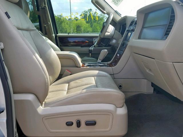 5LMJJ2H5XBEJ07407 - 2011 LINCOLN NAVIGATOR SILVER photo 5