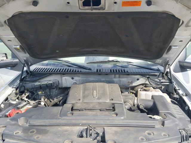 5LMJJ2H5XBEJ07407 - 2011 LINCOLN NAVIGATOR SILVER photo 7