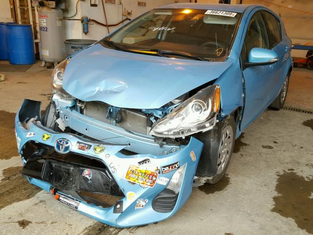 JTDKDTB34G1590505 - 2016 TOYOTA PRIUS C TEAL photo 2