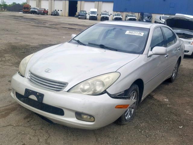 JTHBF30G920025776 - 2002 LEXUS ES 300 WHITE photo 2