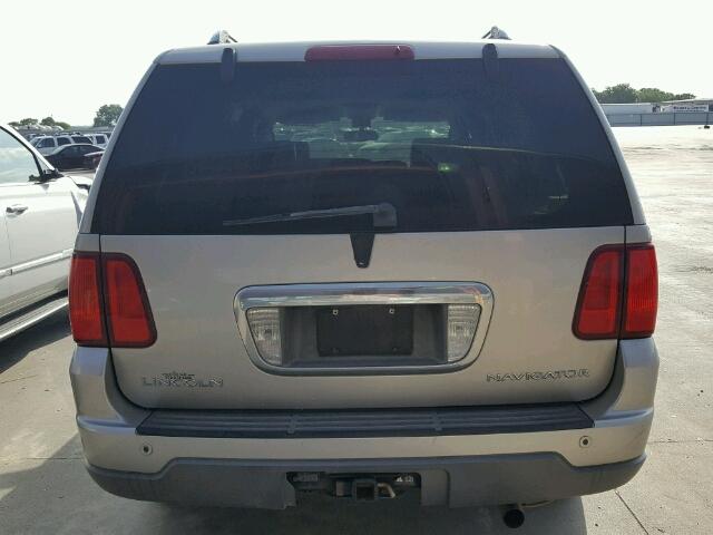 5LMFU28RX3LJ38783 - 2003 LINCOLN NAVIGATOR ვერცხლისფერი ფოტო 10