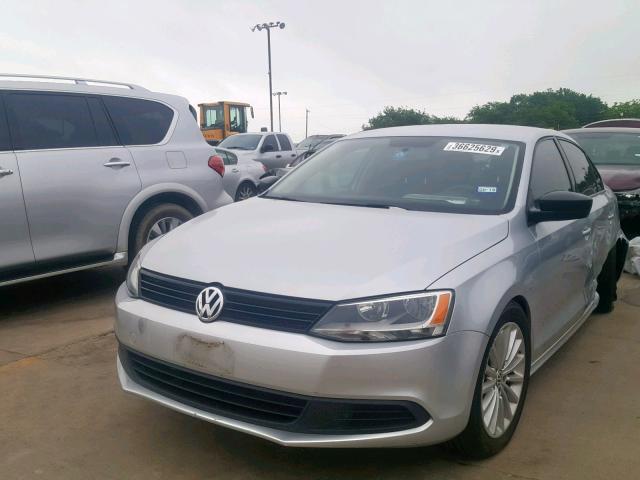 3VW2K7AJ8EM405284 - 2014 VOLKSWAGEN JETTA BASE SILVER photo 2