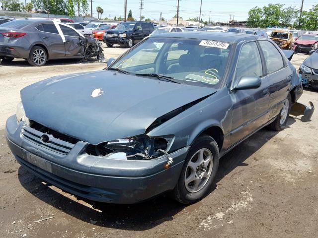 JT2BG22K3W0241230 - 1998 TOYOTA CAMRY CE GREEN photo 2