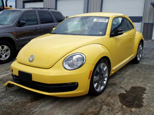 3VWJP7AT4CM603372 - 2012 VOLKSWAGEN BEETLE YELLOW photo 2