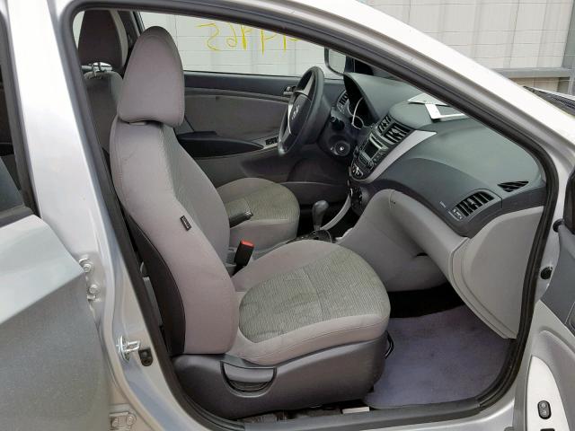 KMHCT4AE7GU073435 - 2016 HYUNDAI ACCENT SE SILVER photo 5