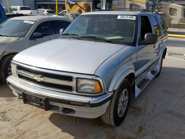 1GNDT13W5T2186651 - 1996 CHEVROLET BLAZER TWO TONE photo 2