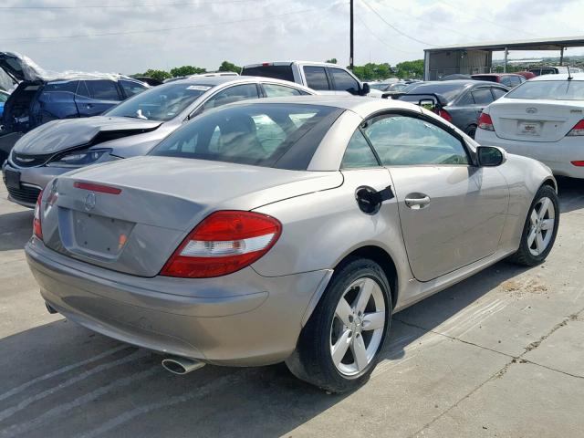 WDBWK54F56F092338 - 2006 MERCEDES-BENZ SLK 280 GRAY photo 4