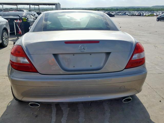 WDBWK54F56F092338 - 2006 MERCEDES-BENZ SLK 280 GRAY photo 6