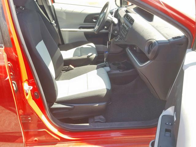 JTDKDTB35E1075946 - 2014 TOYOTA PRIUS C RED photo 5