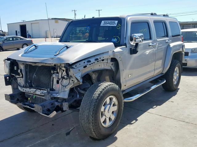 5GTEN13E198110230 - 2009 HUMMER H3 TAN photo 2