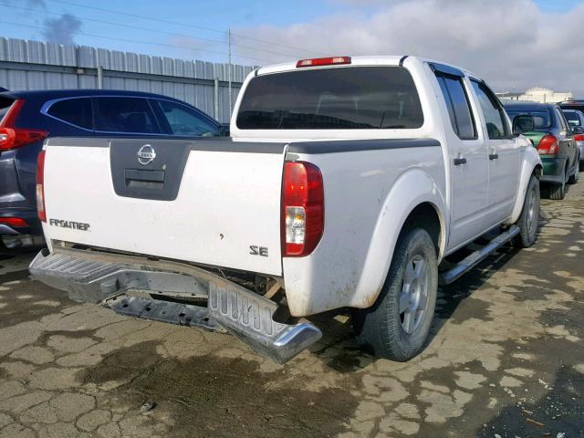 1N6AD07U86C463753 - 2006 NISSAN FRONTIER C WHITE photo 4