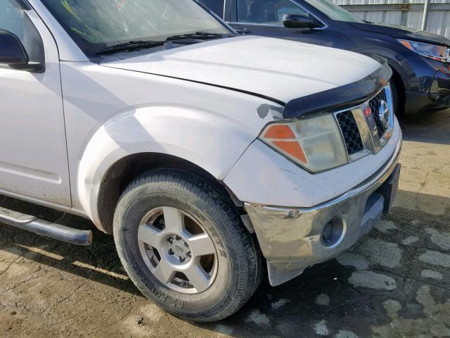 1N6AD07U86C463753 - 2006 NISSAN FRONTIER C WHITE photo 9