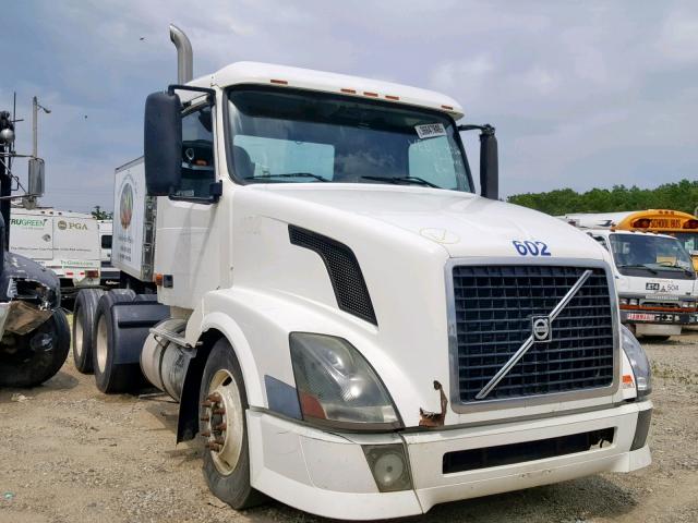 4V4NC9GH96N412107 - 2006 VOLVO VN VNL WHITE photo 1