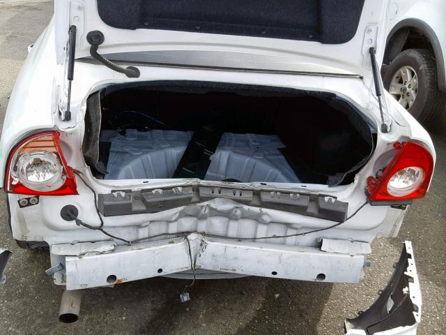 1G1ZE5E12BF363318 - 2011 CHEVROLET MALIBU LTZ თეთრი ფოტო 9