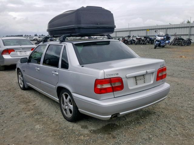 YV1LS5375W2481335 - 1998 VOLVO S70 T5 TUR SILVER photo 3