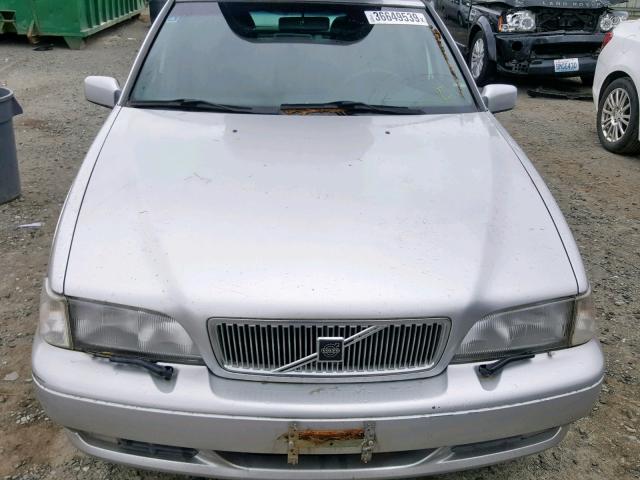 YV1LS5375W2481335 - 1998 VOLVO S70 T5 TUR SILVER photo 9