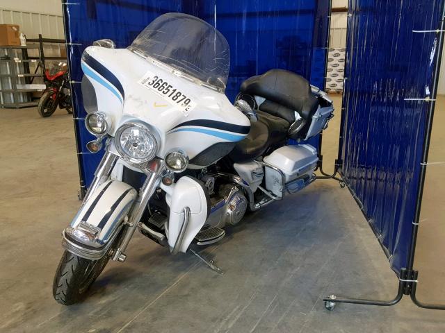 1HD1FC4107Y647872 - 2007 HARLEY-DAVIDSON FLHTCUI WHITE photo 2