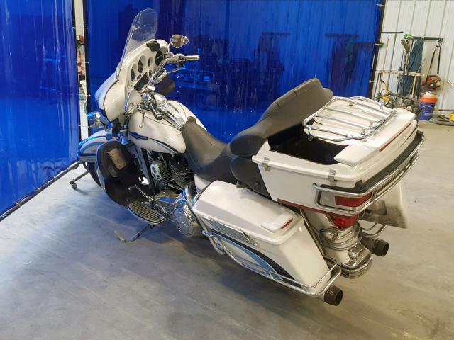 1HD1FC4107Y647872 - 2007 HARLEY-DAVIDSON FLHTCUI WHITE photo 3