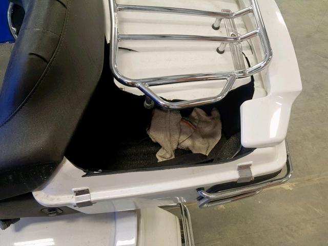 1HD1FC4107Y647872 - 2007 HARLEY-DAVIDSON FLHTCUI WHITE photo 9