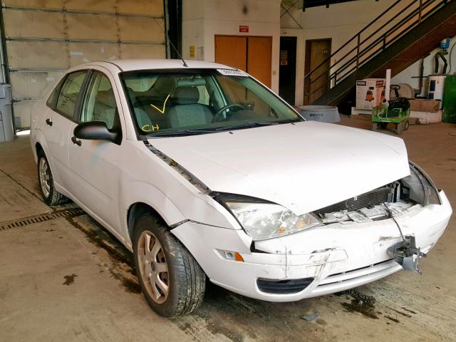 1FAFP34NX5W253852 - 2005 FORD FOCUS ZX4 WHITE photo 1