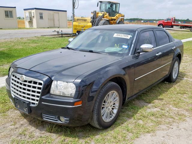 2C3CA5CV7AH125853 - 2010 CHRYSLER 300 TOURIN BLACK photo 2