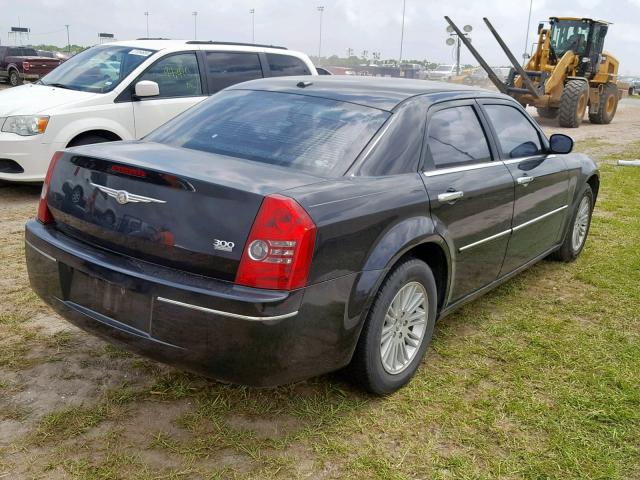 2C3CA5CV7AH125853 - 2010 CHRYSLER 300 TOURIN BLACK photo 4