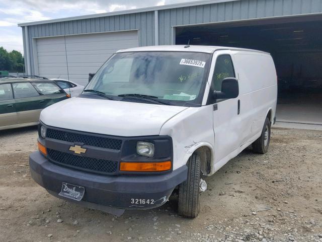 1GCWGFFFXF1101392 - 2015 CHEVROLET EXPRESS G2 WHITE photo 2