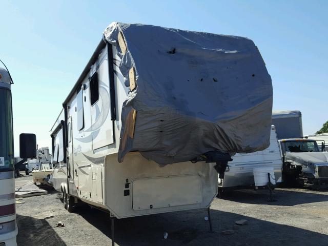 573FS4229J1110852 - 2018 GRAN 5TH WHEEL CREAM photo 1