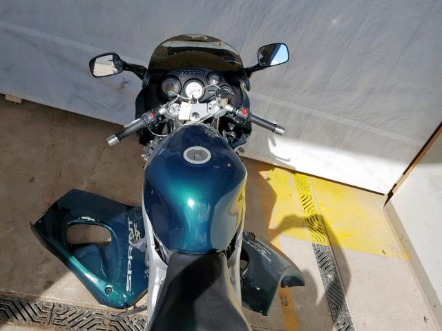 SMT600FMX1J127596 - 2001 TRIUMPH MOTORCYCLE SPRINT ST GREEN photo 5