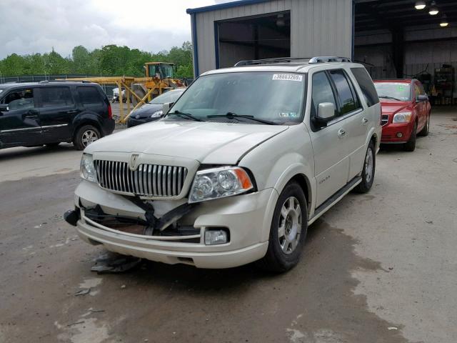 5LMFU27556LJ23174 - 2006 LINCOLN NAVIGATOR WHITE photo 2