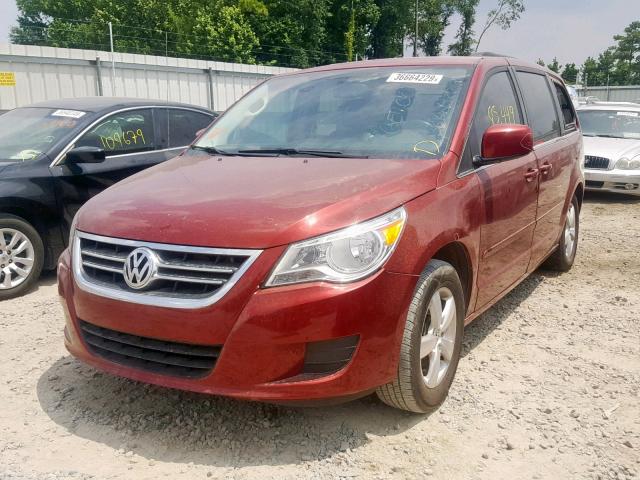 2V4RW3DG1BR669794 - 2011 VOLKSWAGEN ROUTAN SE MAROON photo 2